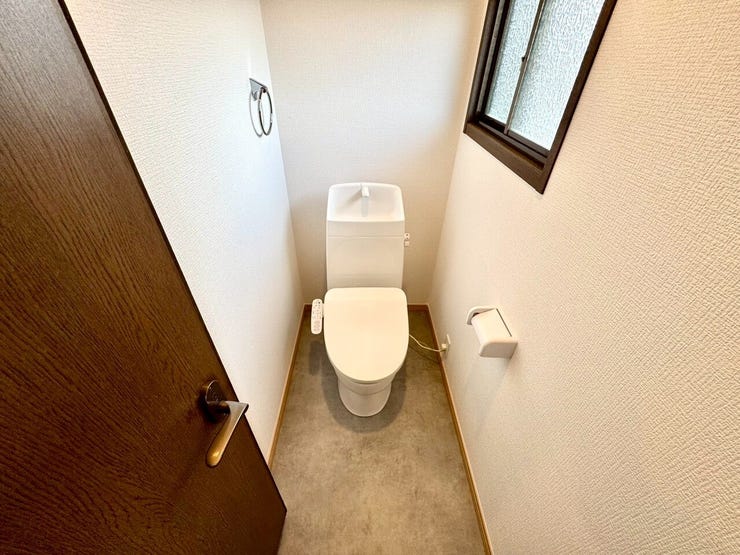 【Washroom】すっきりとしたデザインで、毎日の生活が快適に。収納も豊富な洗面所です。