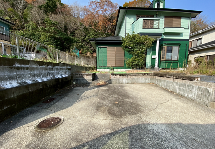 駐車は並列で2台可能♪