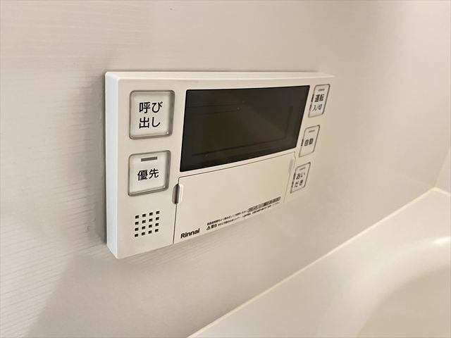 入浴する時間帯がズレてもいつでもあたたかいお湯に浸かれる、追い焚き機能付き給湯システムです。