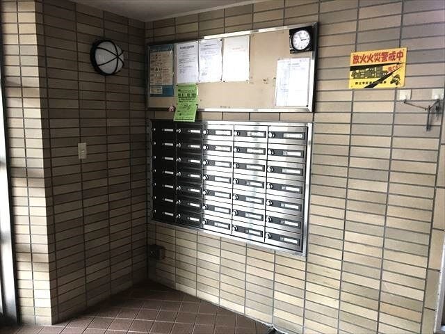 宅配ボックス:不在時でも荷物を受け取ることが出来るので、再配達が不要なのは嬉しいですね。