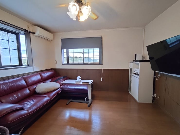 【居間・リビング】
2階リビングにはミニキッチンも設置されています