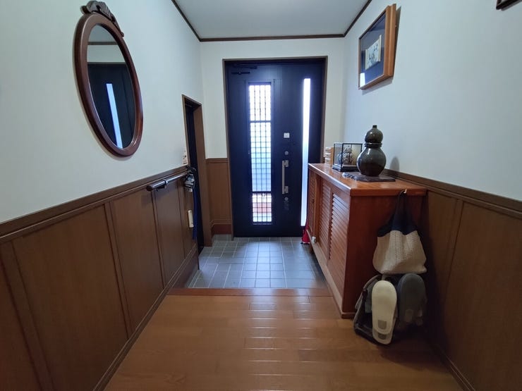 玄関からインナーガレージに入れて便利です