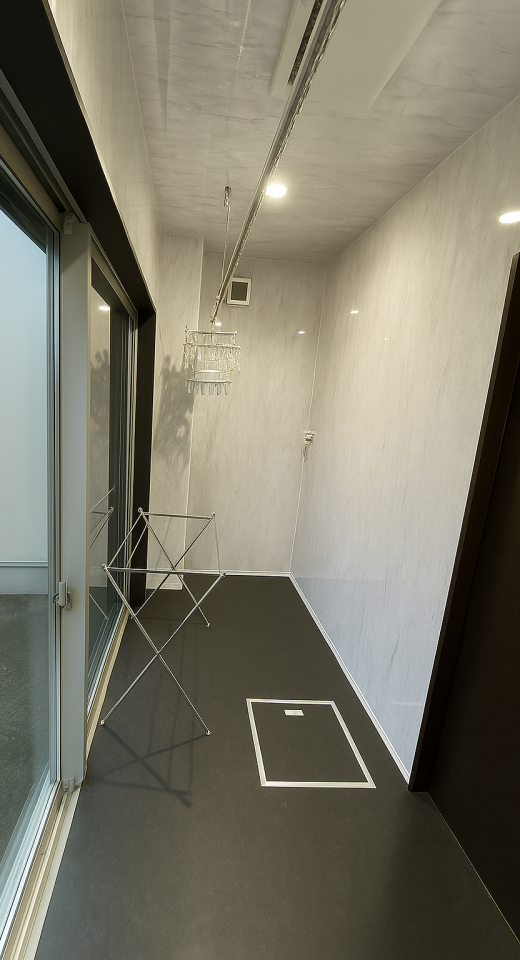 洗面室の奥には独立したランドリースペースも完備