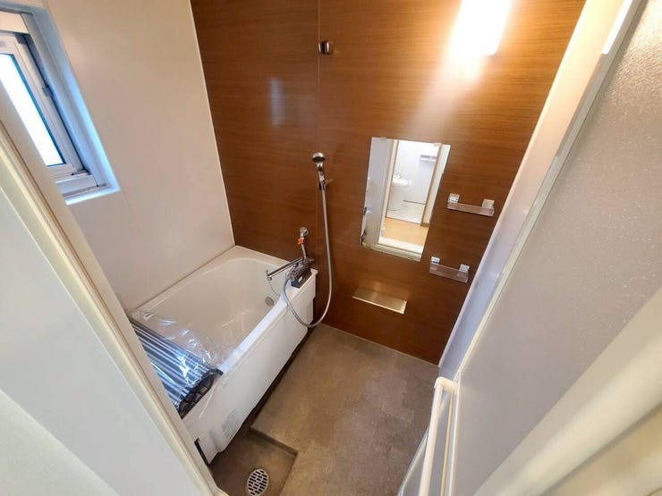 【Bathroom】
広く快適な浴室で、ゆったりとお湯に浸かるひとときをお楽しみいただけます。