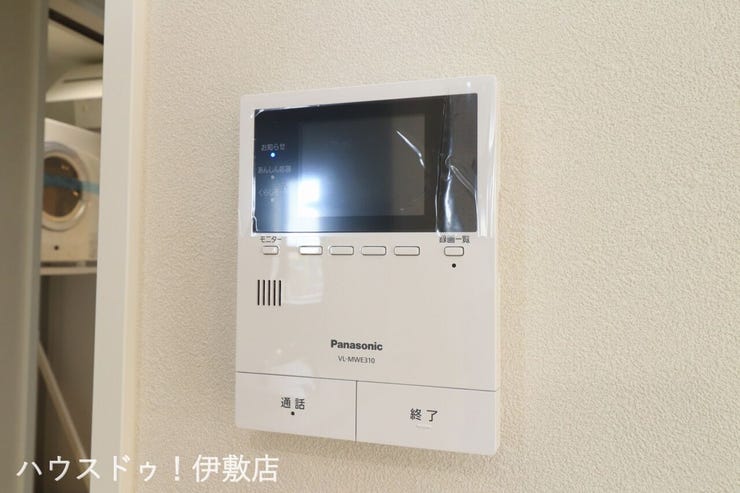 【モニター付きインターホン】
誰が来てもわかるモニター付き♪女性が一人で家にいてもこれなら安心