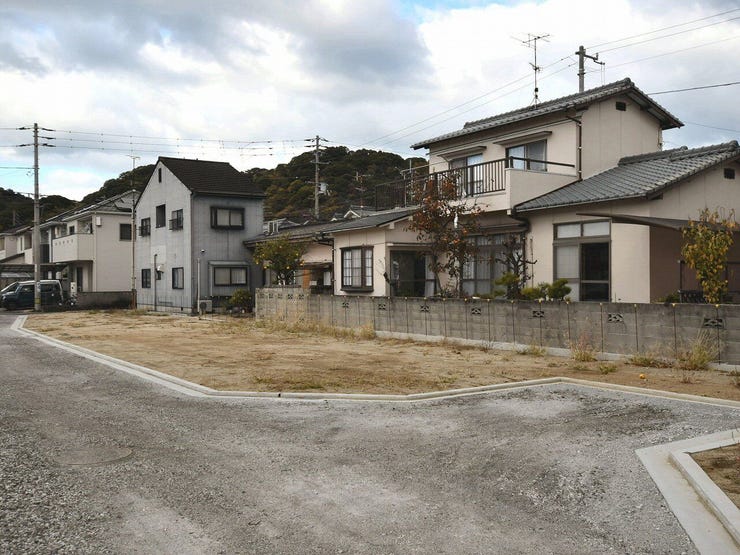 外観を南東側より撮影