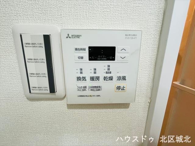 浴室乾燥・暖房機
雨の日でも洗濯物の干し場に困りませんね。湿気を取り除いて、カビの抑制にも繋がります。