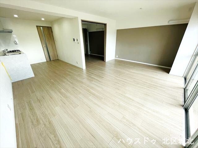 ゆとりがあるのでリビングとダイニングスペースに分けて使うこともでき、食事と寛ぎの空間を分けることで、メリハリがつきます。