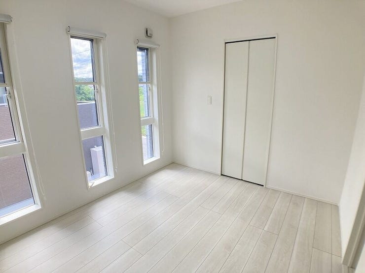 6帖洋室(階段上がって正面の部屋)