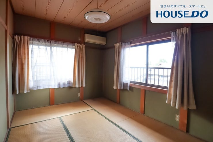 いつでもごろんと寝転がれるようなスペースがある暮らしでリラックスができますね。