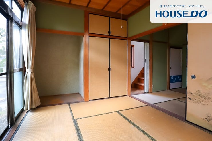 いつでもごろんと寝転がれるようなスペースがある暮らしでリラックスができますね。