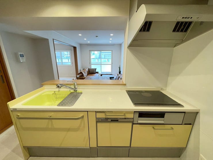 お手入れ楽々なIHクッキングヒーター
カウンター式キッチンでリビングを見渡せます。