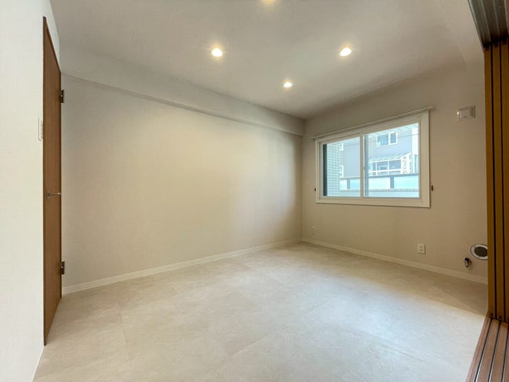 リビング横6帖洋室