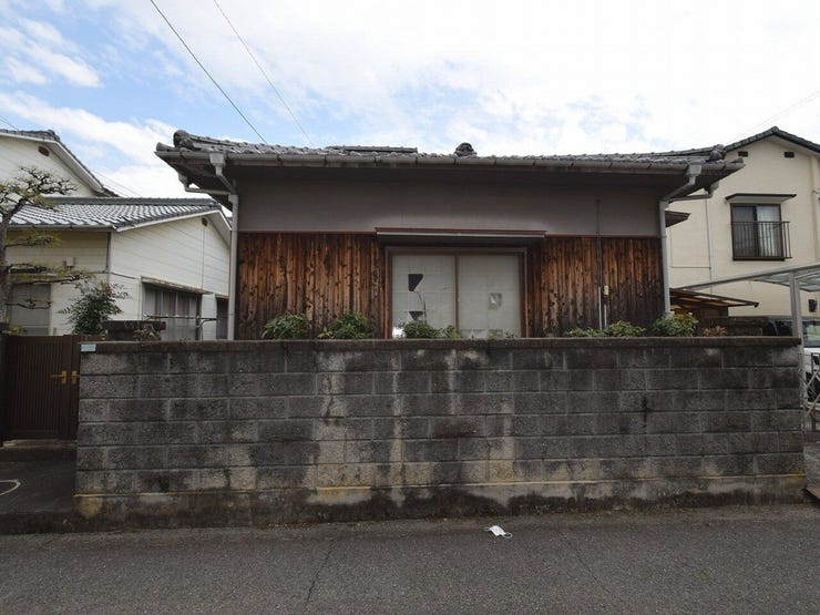 外観を西側より撮影