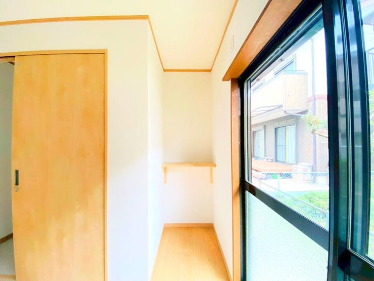 家族共有の収納スペース、リビング収納付きで散らかりがちなリビングもすっきりとできます。