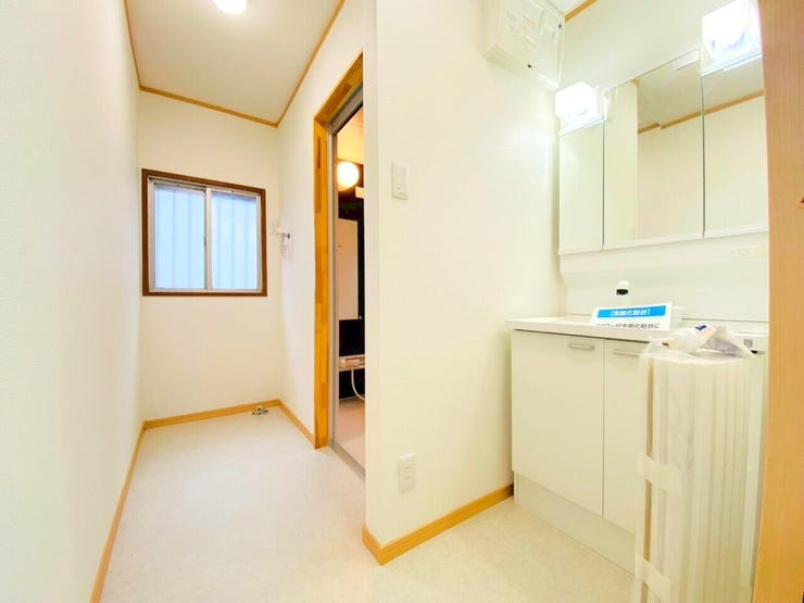 毎日使う場所だからいつもきれいにしておきたい場所。収納物が多い洗面化粧台だからこそ、出し入れしやすく使いやすいスッキリ保てる豊富な収納スペースを確保。