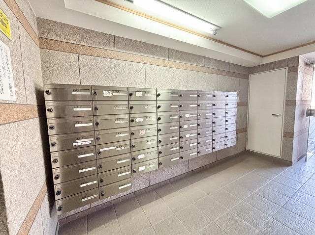 整然と並んだ集合ポストは、住人それぞれのプライバシーを守ります♪日々の郵便物も安心して受け取ることができます♪