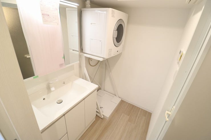 3面鏡でゆとりある洗面脱衣所