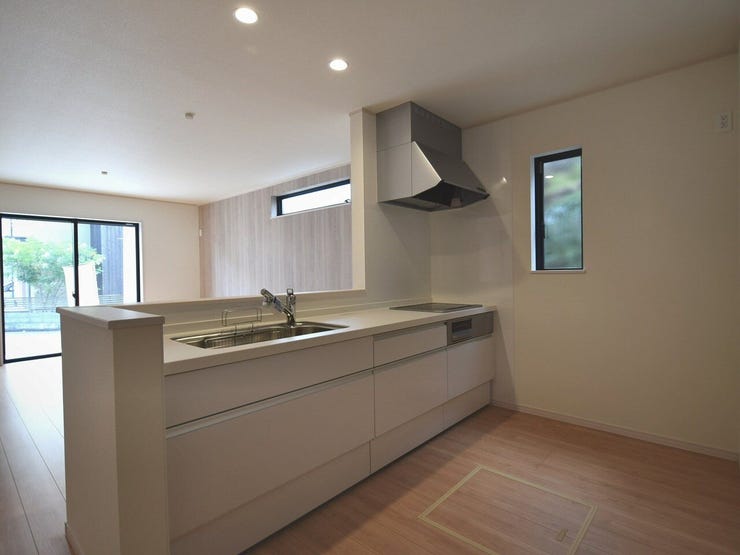 対面キッチン
LDKが見渡せるカウンターキッチン!設備も充実していて毎日のお料理が楽しくなります。