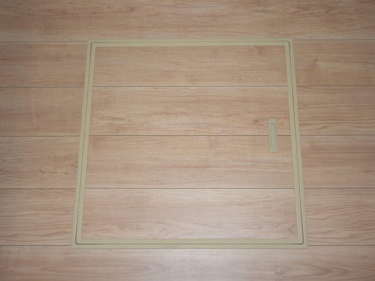 キッチンの床下収納
災害時に備えて貯蔵ができる床下収納♪
点検口にもなります♪