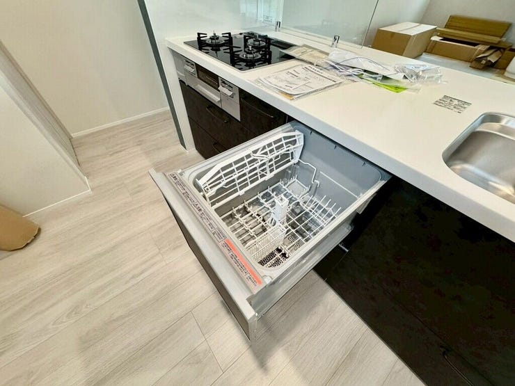 【kitchen】家事の時短に便利な食洗機付き。手洗い不要で毎日の負担を軽減します。