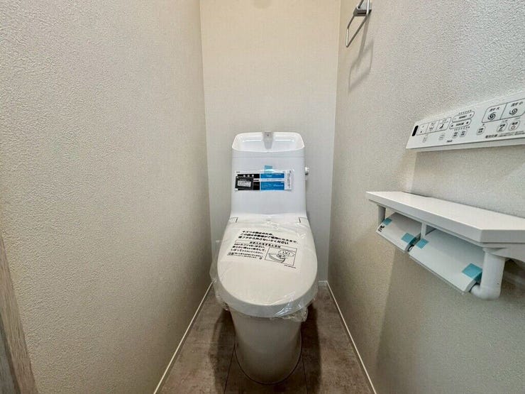【Washroom】すっきりとしたデザインで、毎日の生活が快適に。収納も豊富な洗面所です。