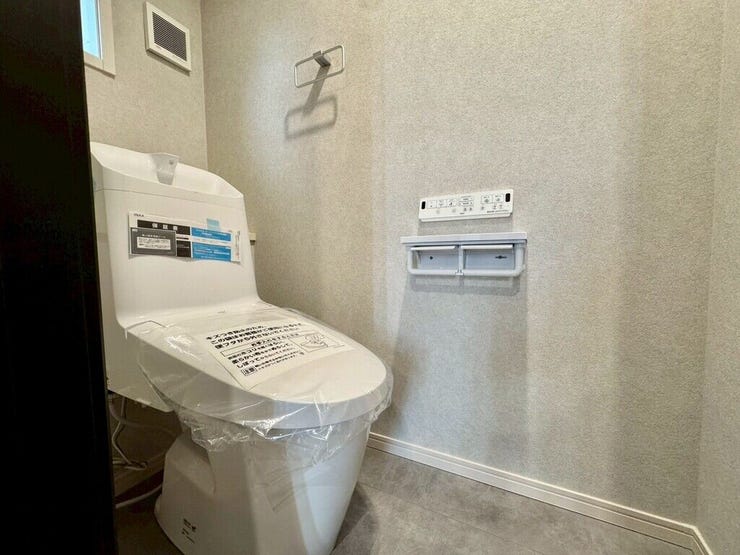 【Washroom】すっきりとしたデザインで、毎日の生活が快適に。収納も豊富な洗面所です。