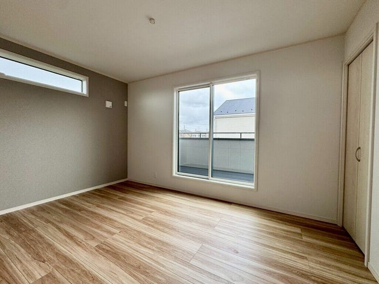 【Bedroom】ナチュラルな内装で、リラックスできる空間。寝室や書斎にも最適です。