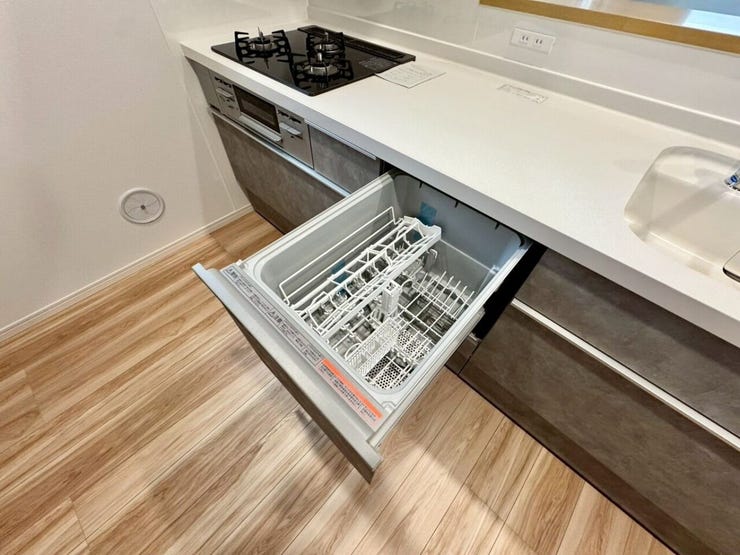 【kitchen】家事の時短に便利な食洗機付き。手洗い不要で毎日の負担を軽減します。
