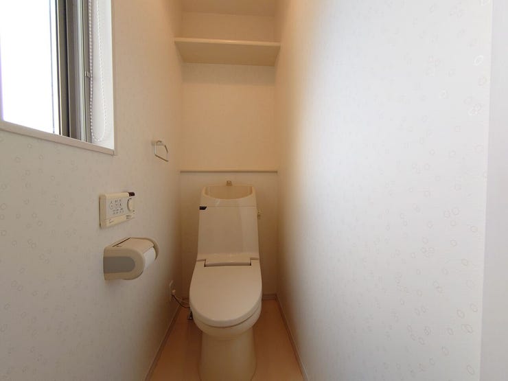 2Fトイレも温水シャワー付き♪