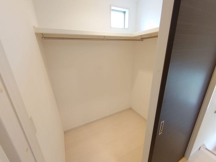 2F通路のW.I.Cは大容量で収納力充分♪