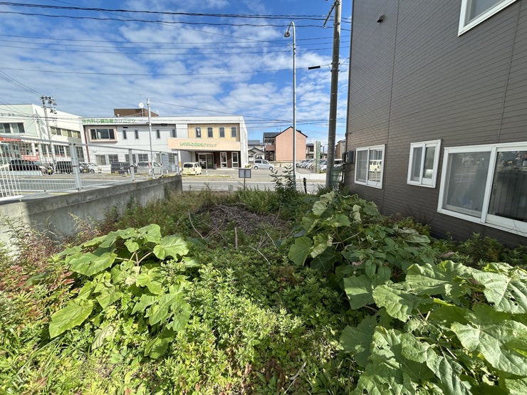 現地(2025年10月)撮影
◎建築条件付き◎
詳細は、ハウスドゥ  八戸市庁前へお気軽にお問い合わせください♪