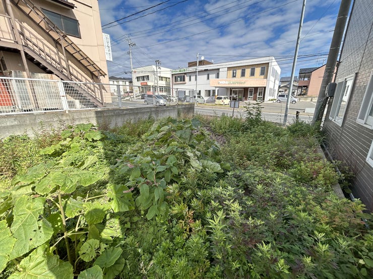 現地(2025年10月)撮影
◎建築条件付き◎
詳細は、ハウスドゥ  八戸市庁前へお気軽にお問い合わせください♪