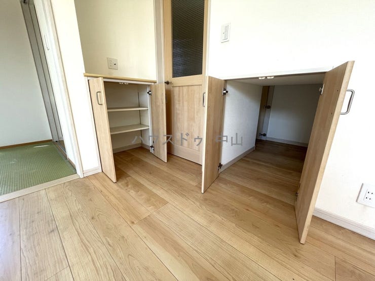 1階にも豊富な収納スペースが確保されています