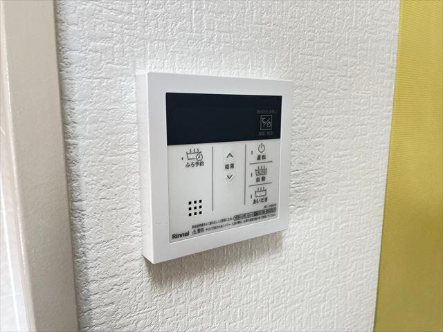 入浴する時間帯がズレてもいつでもあたたかいお湯に浸かれる、追い焚き機能付き給湯システムです。