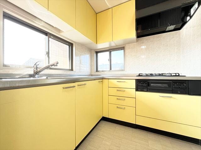 収納スペースもしっかりあります。お料理の段取りもよくなりますね。