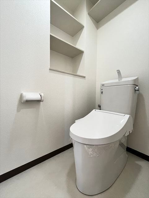 無駄のないシンプルなトイレは、お好みに合わせた空間づくりが楽しめます。