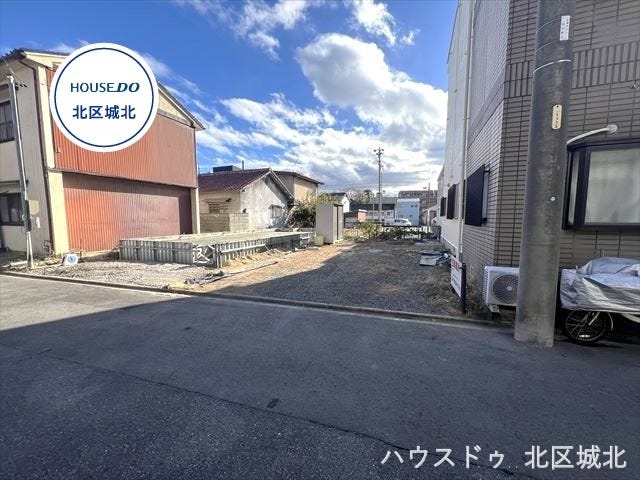 北側からの写真です。建築条件が無い土地ですのでお好きなハウスメーカーで建築可能です!