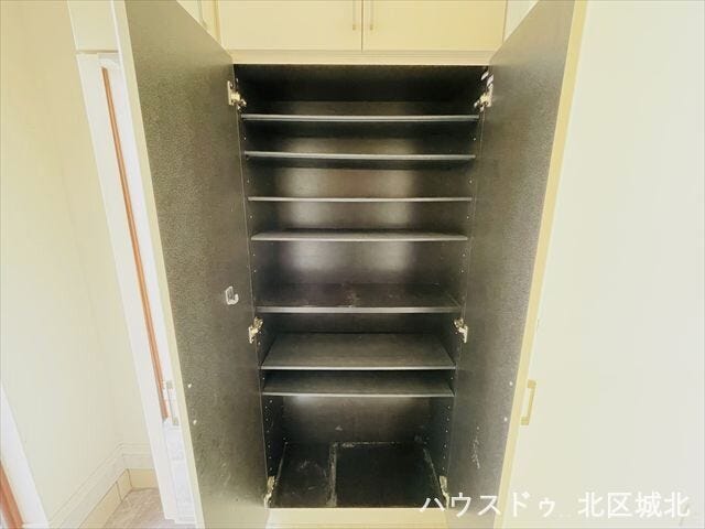 玄関がいつも片付く大容量シューズボックスです。