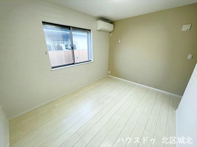 6帖洋室
アクセントクロスが施された洋室は、プライベートな空間をより素敵に演出します。