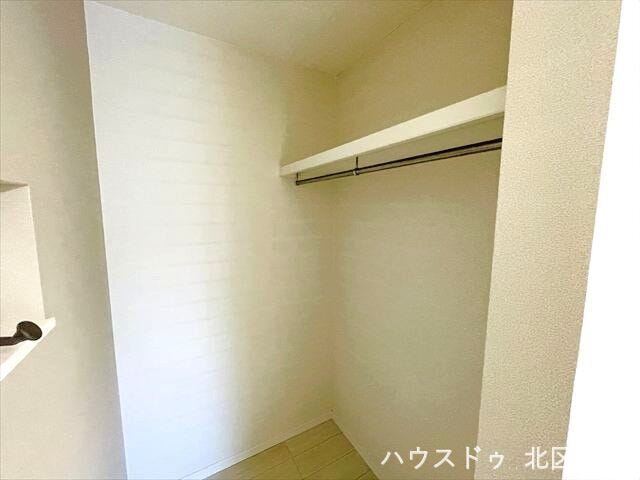 2階居室は、WICを各部屋に完備。衣類や荷物をすっきり収納でき、居室空間を広く使えます。