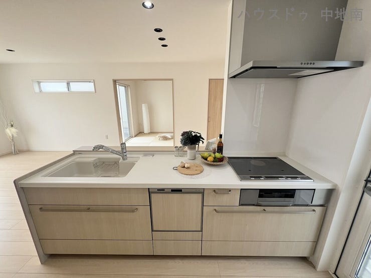 家事をしながら家族との会話が弾むカウンターキッチン♪