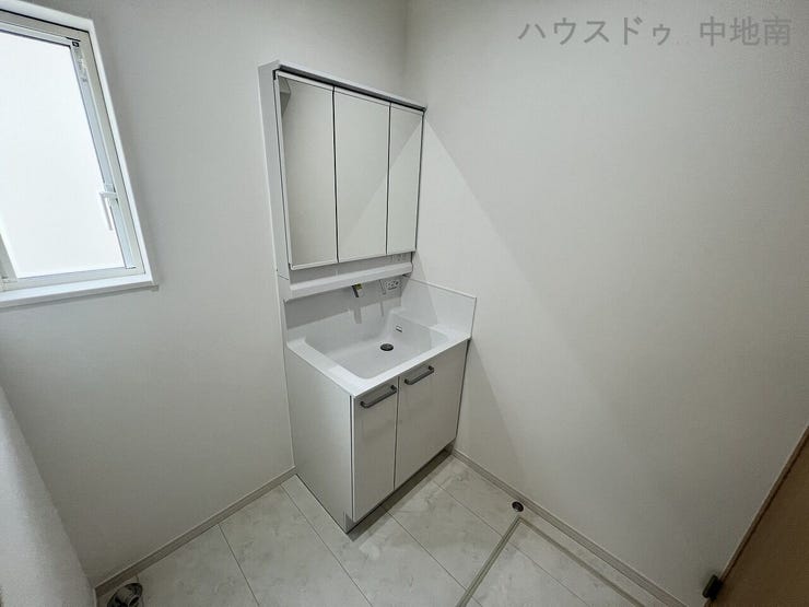 収納スペース充実の洗面化粧台♪