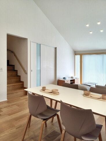 リビングイン階段!リビング内に階段を組み込むことで廊下スペースを省略!