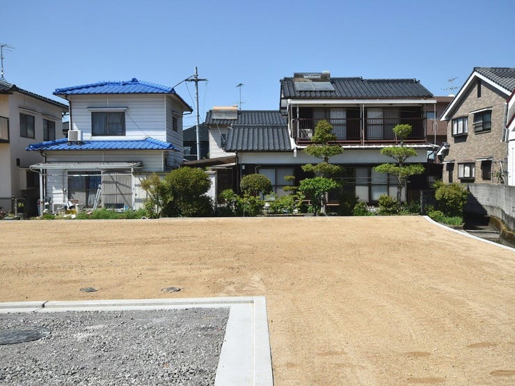 外観を南側より撮影