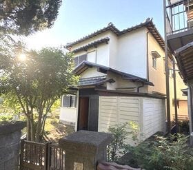 岸和田市小松里町