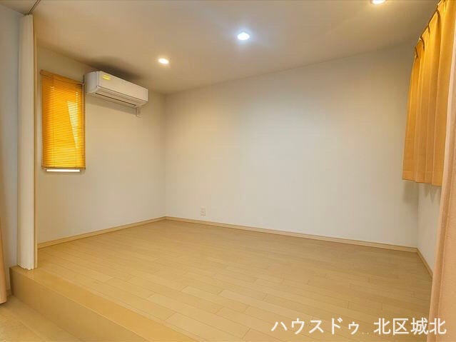 イメージ画像(実際の写真をもとに家具等をCGで除去したものになります)
小上がりは家族のくつろぎスペースに最適。寝転んだり、キッズスペースとしても活躍します。