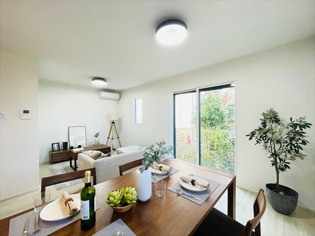 家族みんなが思いのままにくつろげるリビング。ぬくもり溢れる団らんの空間になっています。