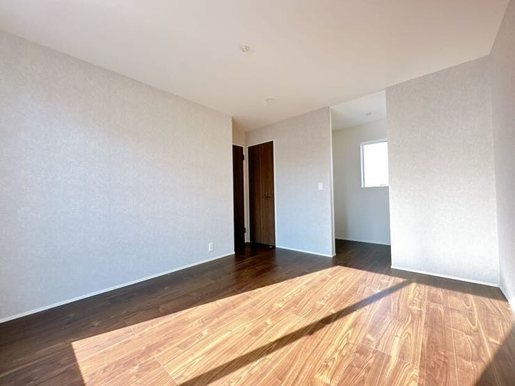 白を基調にした内装でインテリアが引き立ちます◎