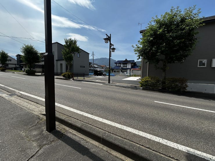 前面道路(西から東)